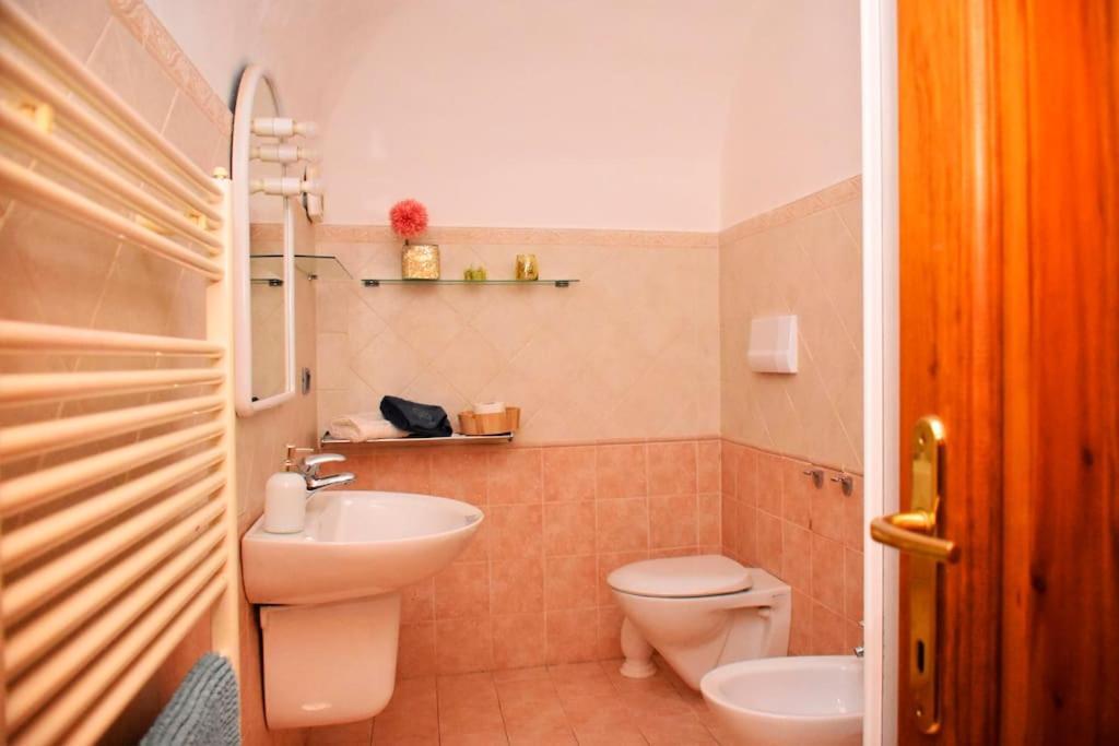 Casa Vacanze E Brevi Periodi Alla Porta Etrusca La Panchina Al Sole Volterra Ngoại thất bức ảnh