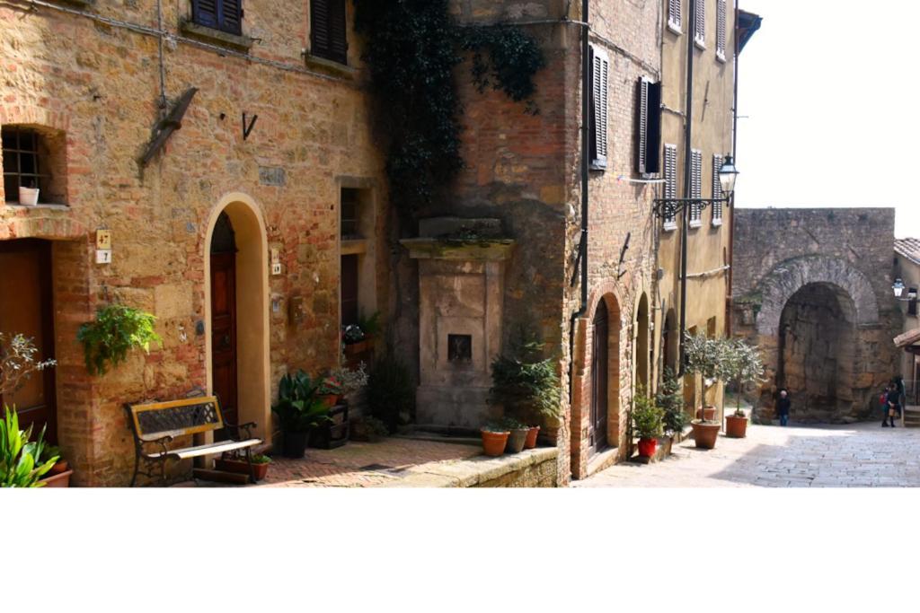 Casa Vacanze E Brevi Periodi Alla Porta Etrusca La Panchina Al Sole Volterra Ngoại thất bức ảnh